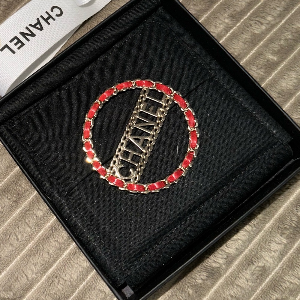 Chanel Pin